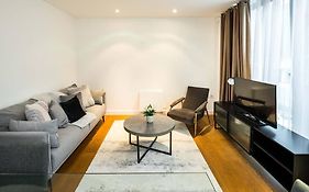 Chic And Spacious Flat Near Bond Street